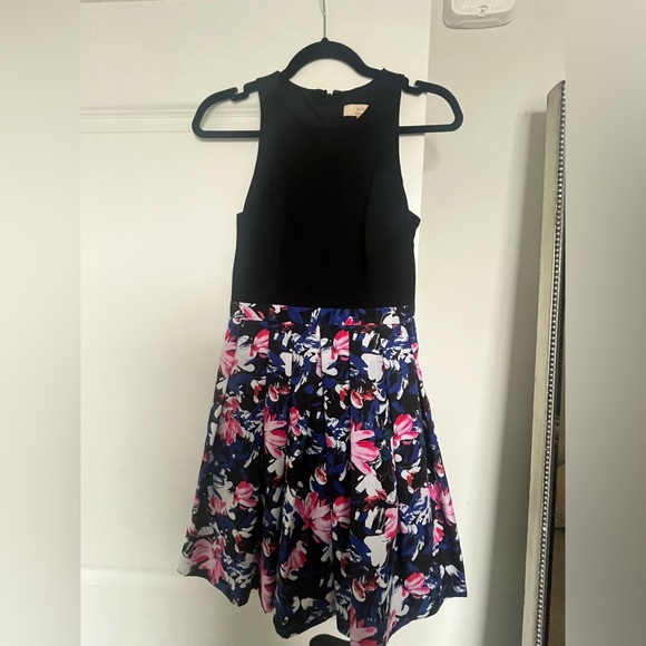 Aidan Mattox Mixed Media Size 2 - Picture 1 of 3